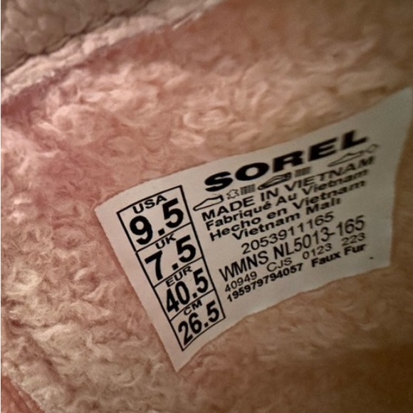 $249 Sorel - Caribou™ X Boot Chelsea lug Cozy - cream ivory shearling Size 9.5 - Picture 12 of 15